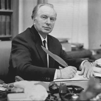 L'Espagne inclut la naissance de Ron Hubbard dans un calendrier religieux. L'Espagne inclut la naissance de Ron Hubbard dans un calendrier religieux.