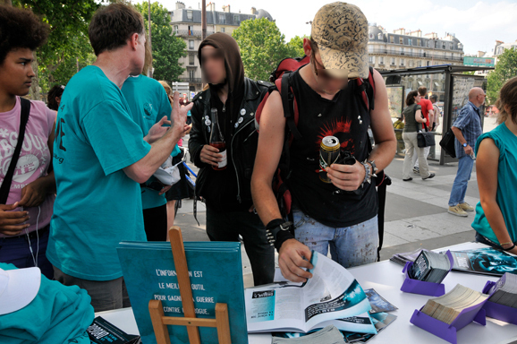 Oui à la vie non à la drogue, parrainée par l'Eglise de Scientologie Oui à la vie non à la drogue, parrainée par l'Eglise de Scientologie