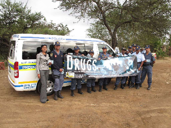 Les policiers sud africains et l'Eglise de scientologie contre la drogue