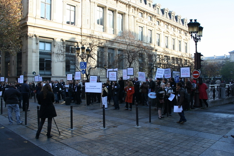 Manifestation devant le Palais de Justice contre une justice inéquitable