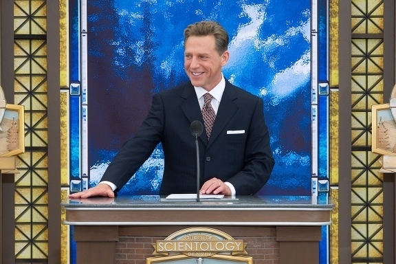 Monsieur David Miscavige, leader ecclesiastique de la religion scientologue.