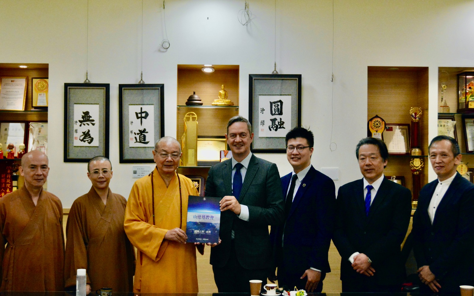 Rencontre avec le grand maitre bouddhiste Jing Yao Rencontre avec le grand maitre bouddhiste Jing Yao