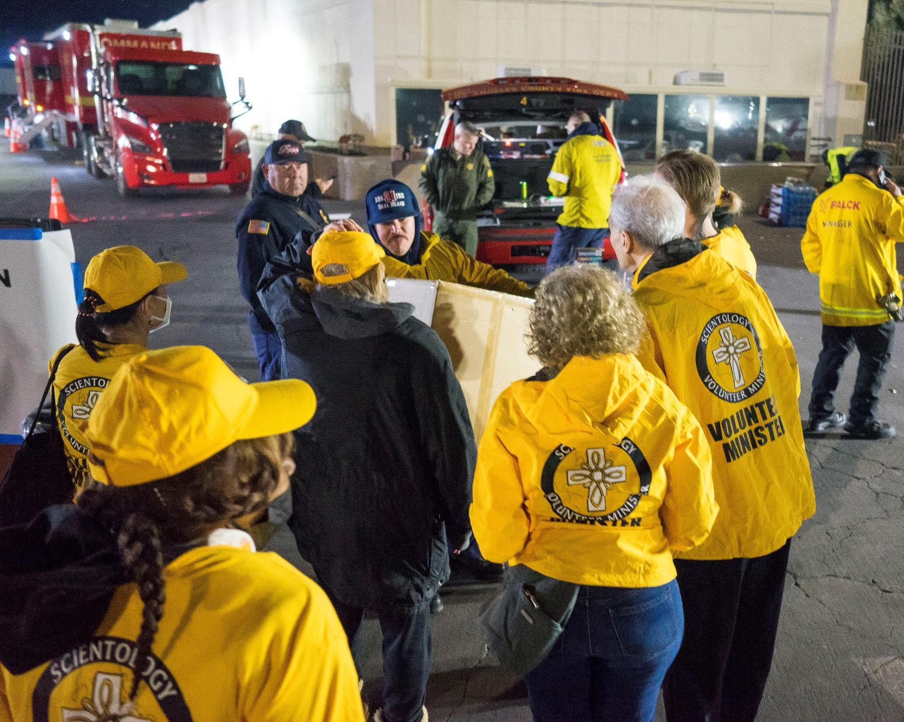 Au milieu des feux de LA, l’aide des ministres volontaires de Scientology Au milieu des feux de LA, l’aide des ministres volontaires de Scientology