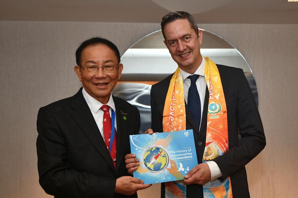 Eric Roux et Dr Hong, fondateur du mouvement spirituel taiwanais Tai Ji Men